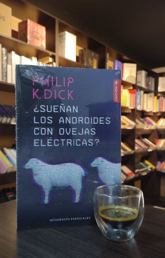 ¿SUEÑAN LOS ANDROIDES CON OVEJAS ELÉCTRICAS?