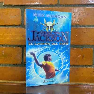 PERCY JACKSON: EL LADRÓN DEL RAYO